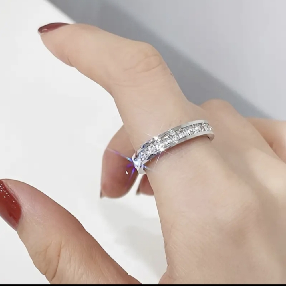 Titanium Band Ring w/clear CZ Channel Set All The Way Around  Size 5 NWT Wedding